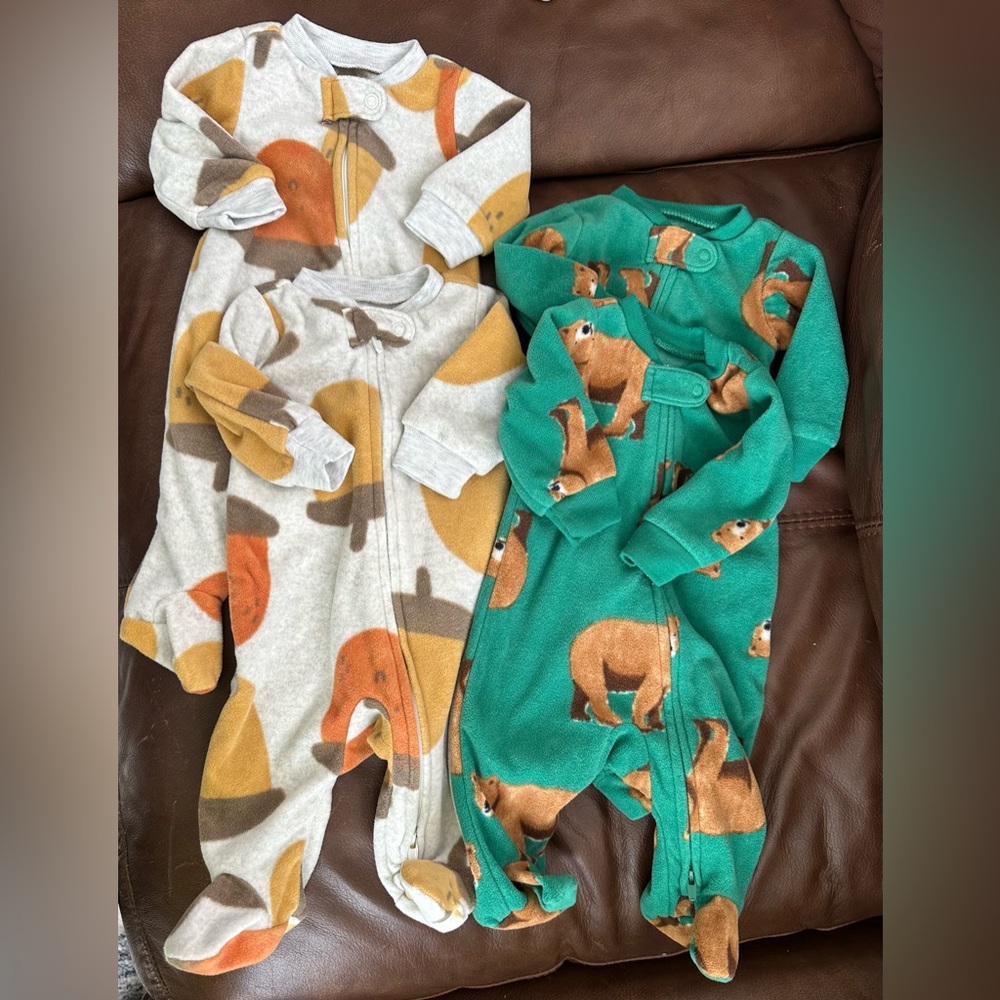 🦋(4) Fleece Footies For Twins